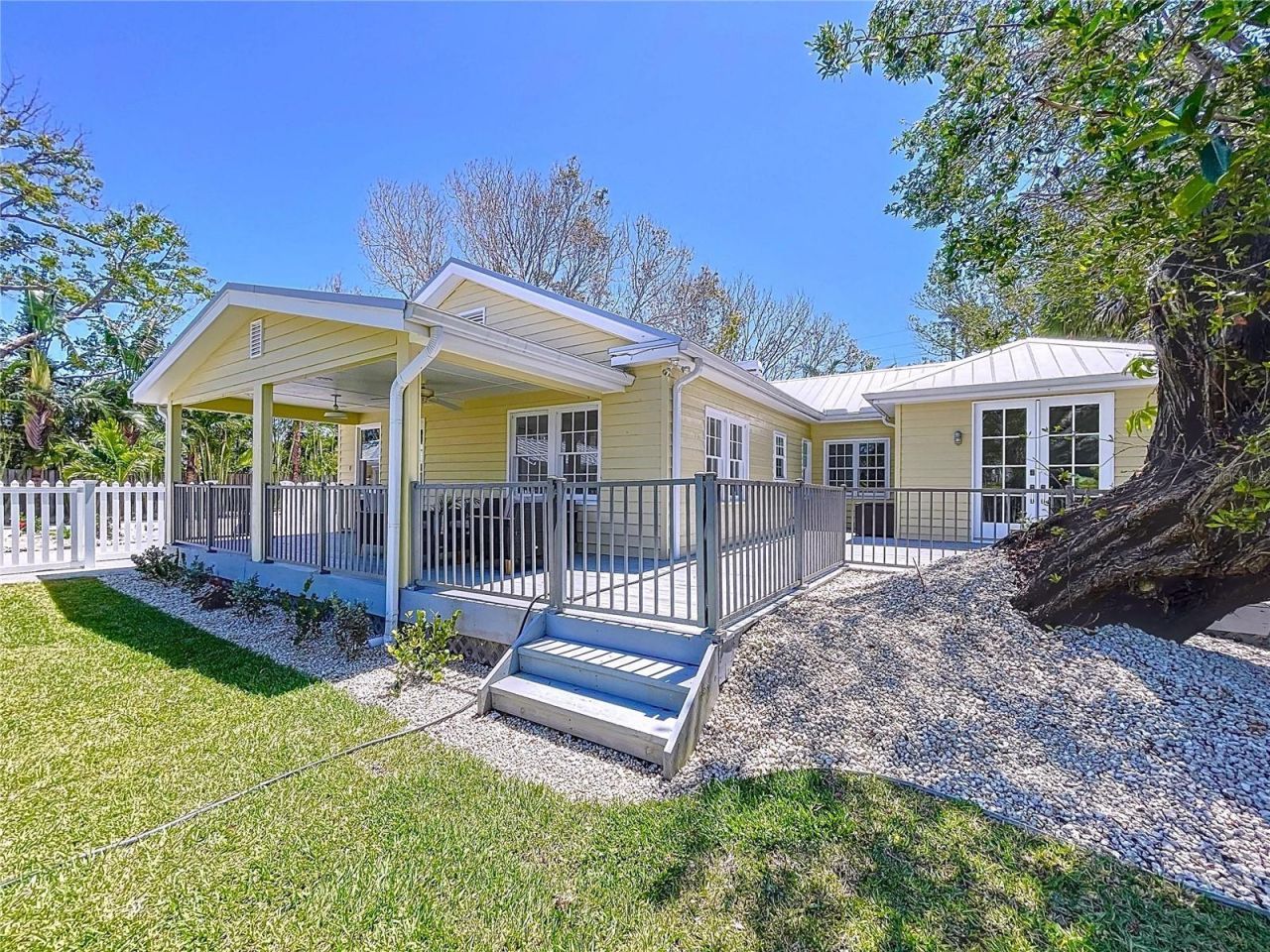 763 Siesta Drive, Sarasota, FL 34242 Photo