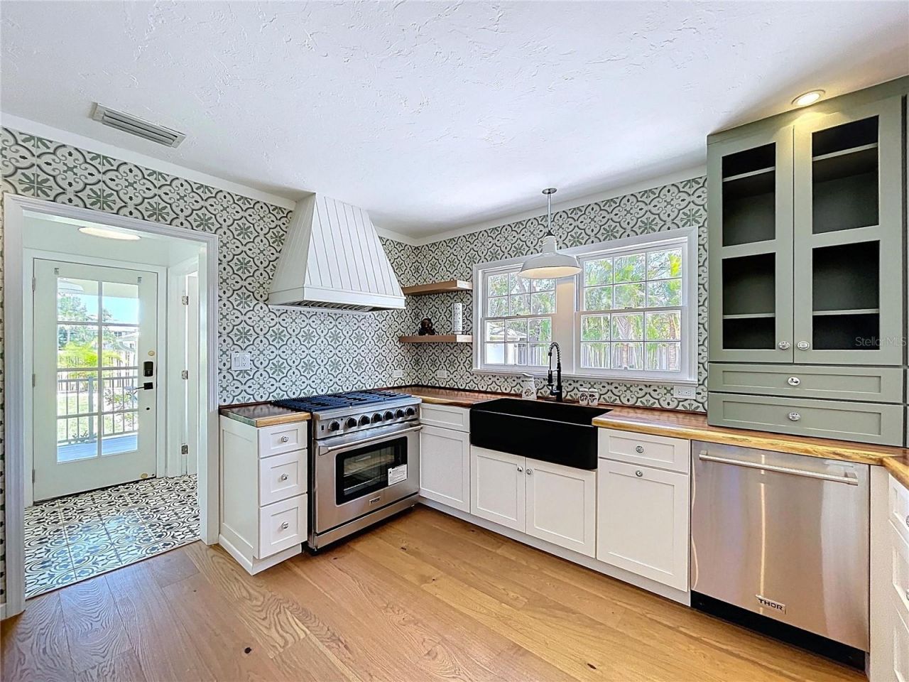 763 Siesta Drive, Sarasota, FL 34242 Photo