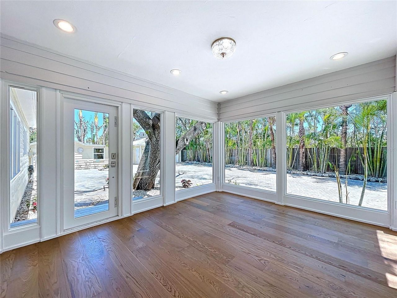 763 Siesta Drive, Sarasota, FL 34242 Photo