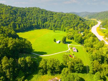 82 Fairview Farm Lane, Inez, KY 41224