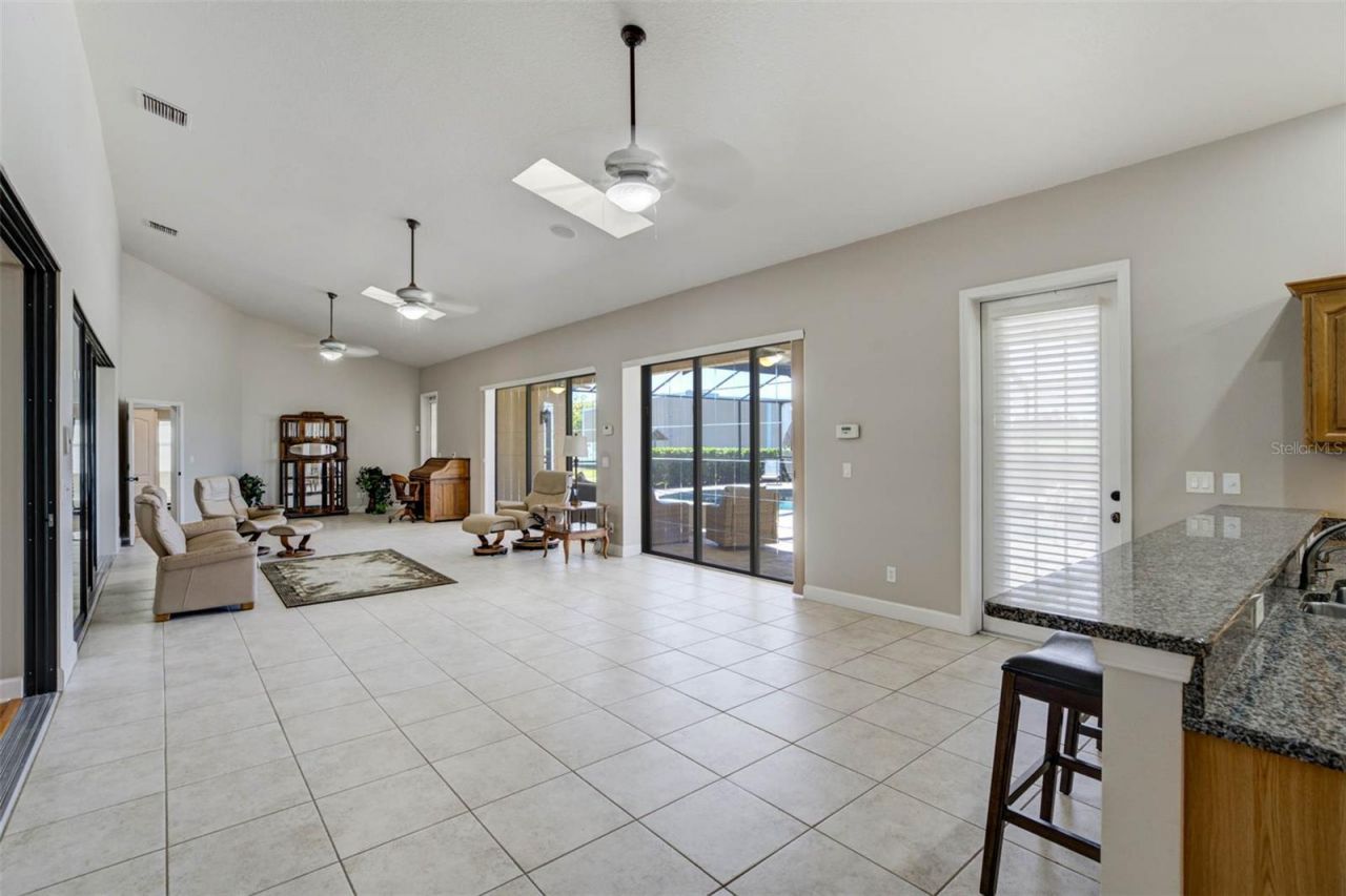 701 E 60 Highway, Plant City, FL 33567 Photo