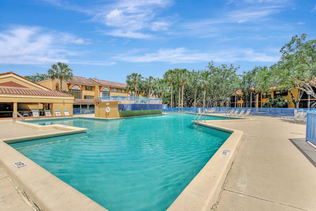 15499 N Miami Lakeway N, Unit 306-5, Miami Lakes, FL 33014 Photo