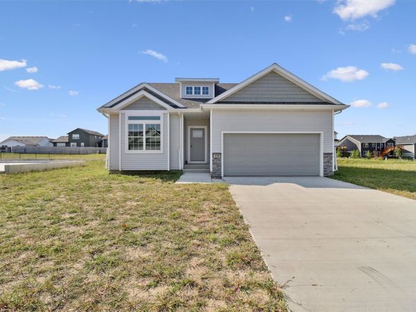 570 SE Hollow Court, West Des Moines, IA 50265
