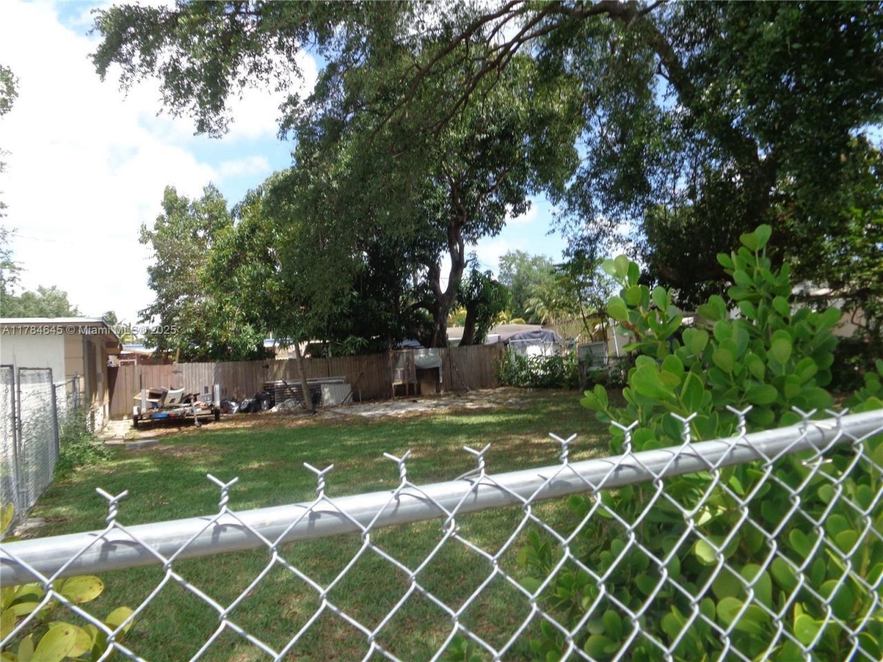 1385 NW 100th St, Miami, FL 33147 Photo