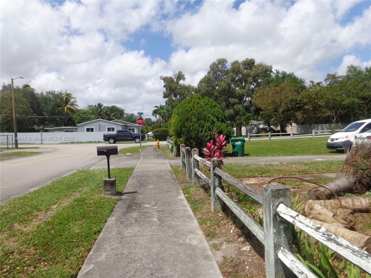 1385 NW 100th St, Miami, FL 33147 Photo
