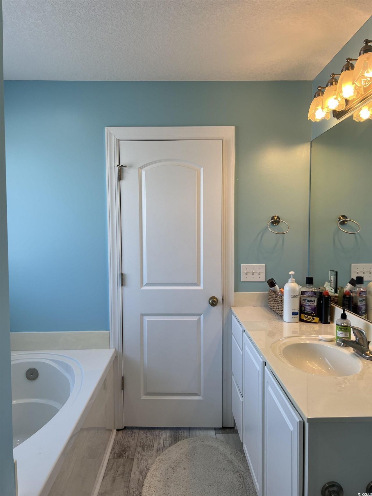 1516 Edge Dr. Photo 19