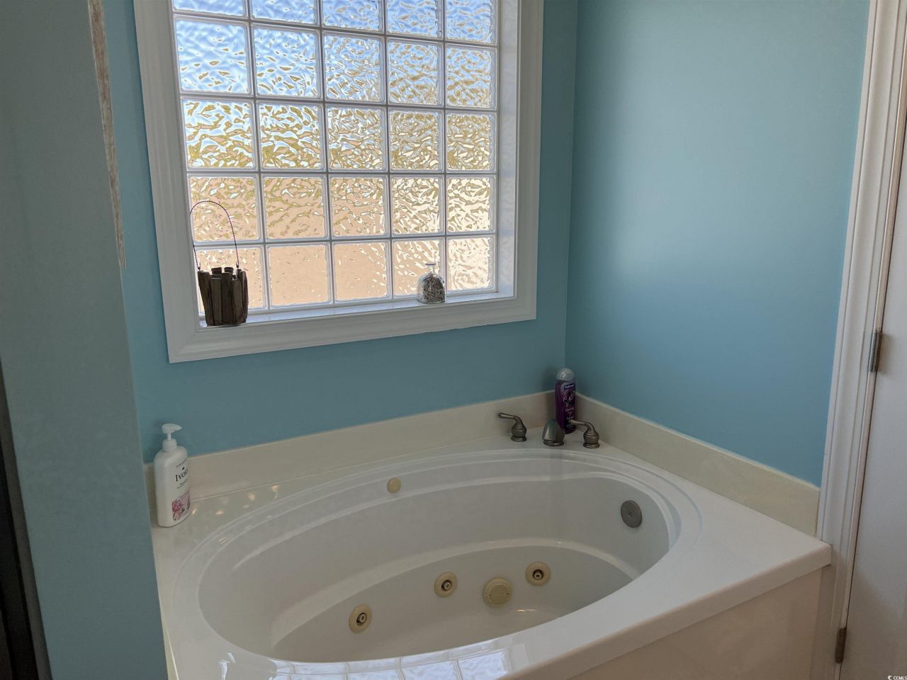 1516 Edge Dr. Photo 21