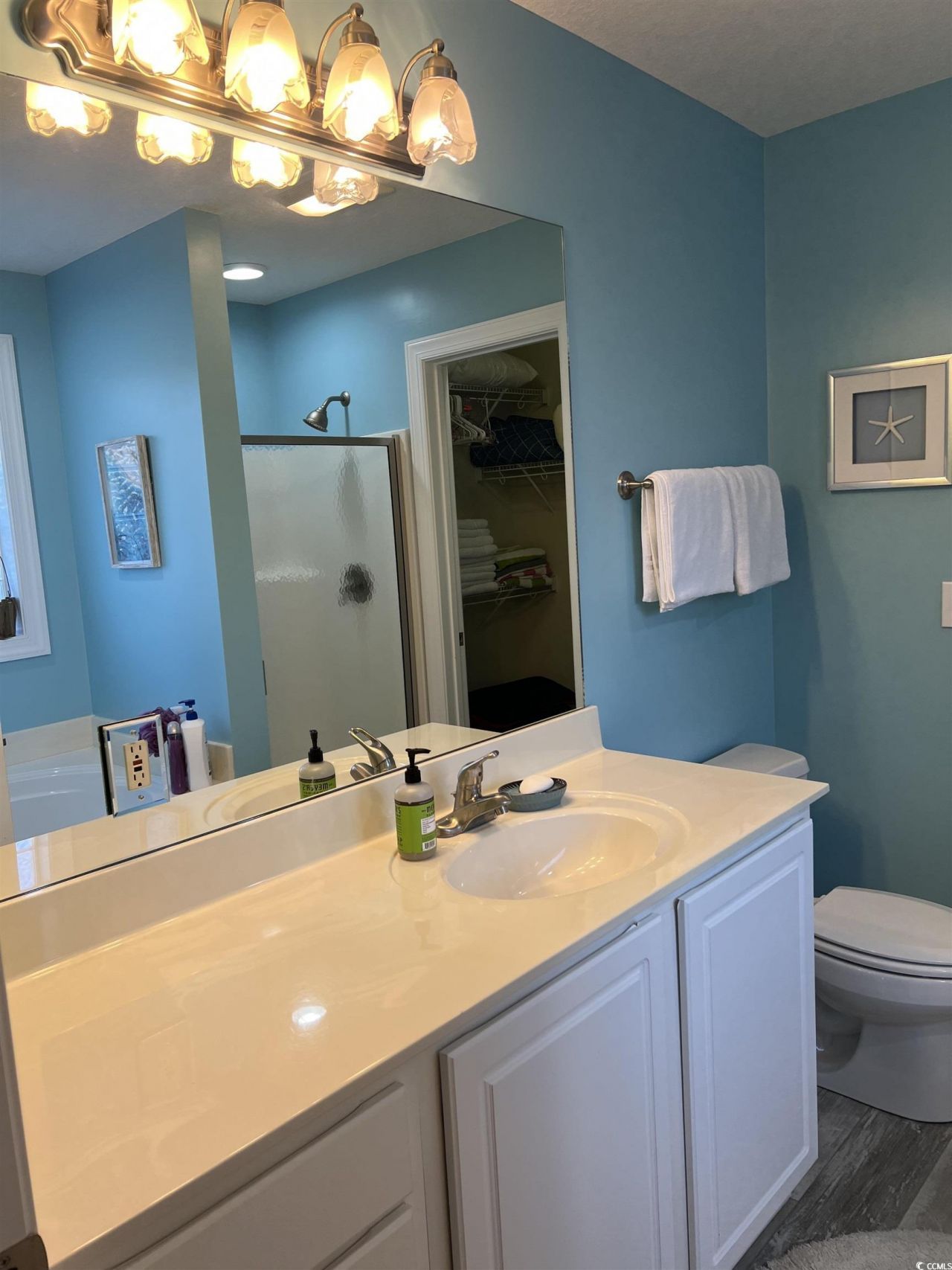 1516 Edge Dr. Photo 22