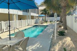 1516 Edge Dr. photo 4