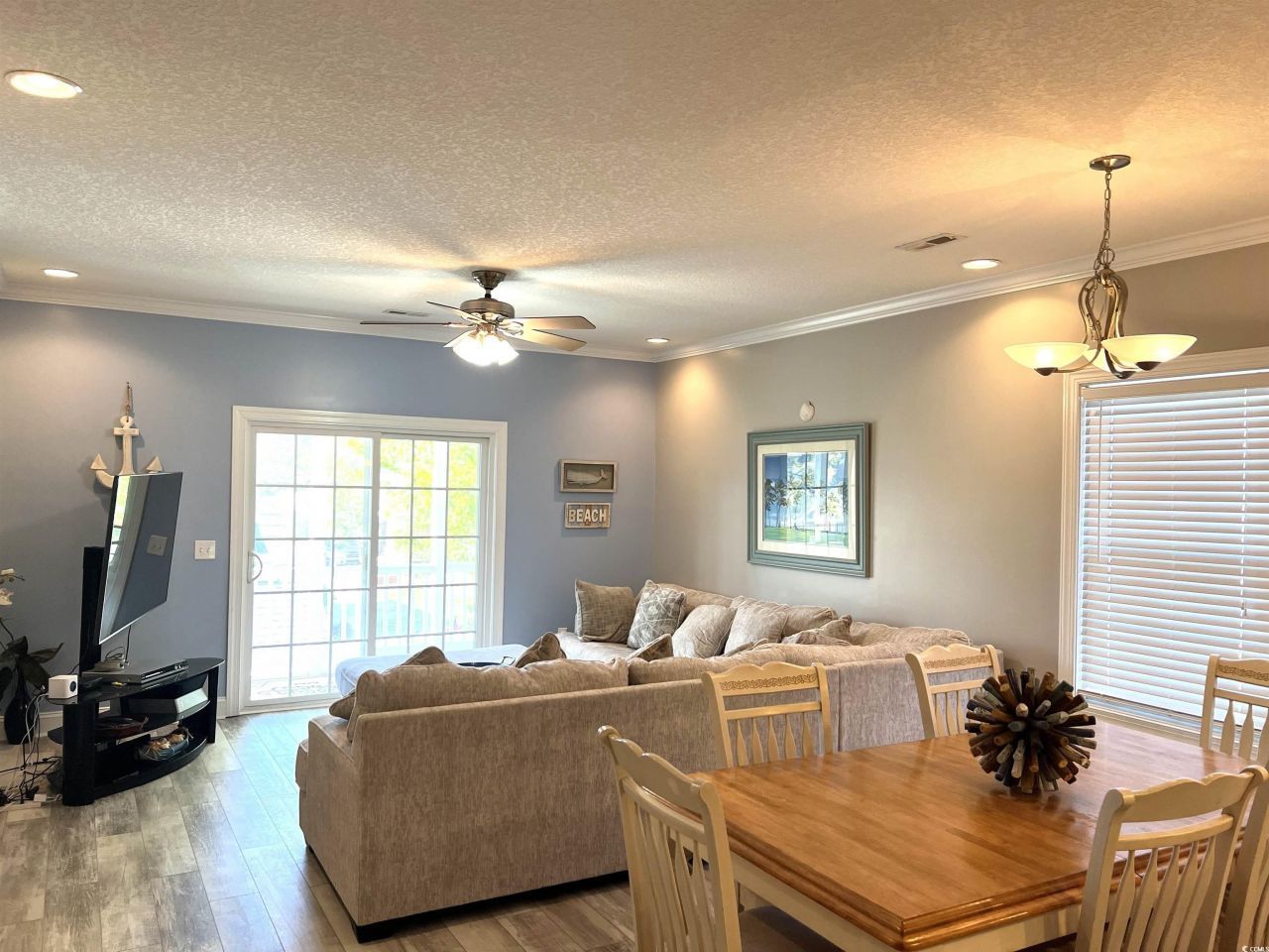 1516 Edge Dr. Photo 5