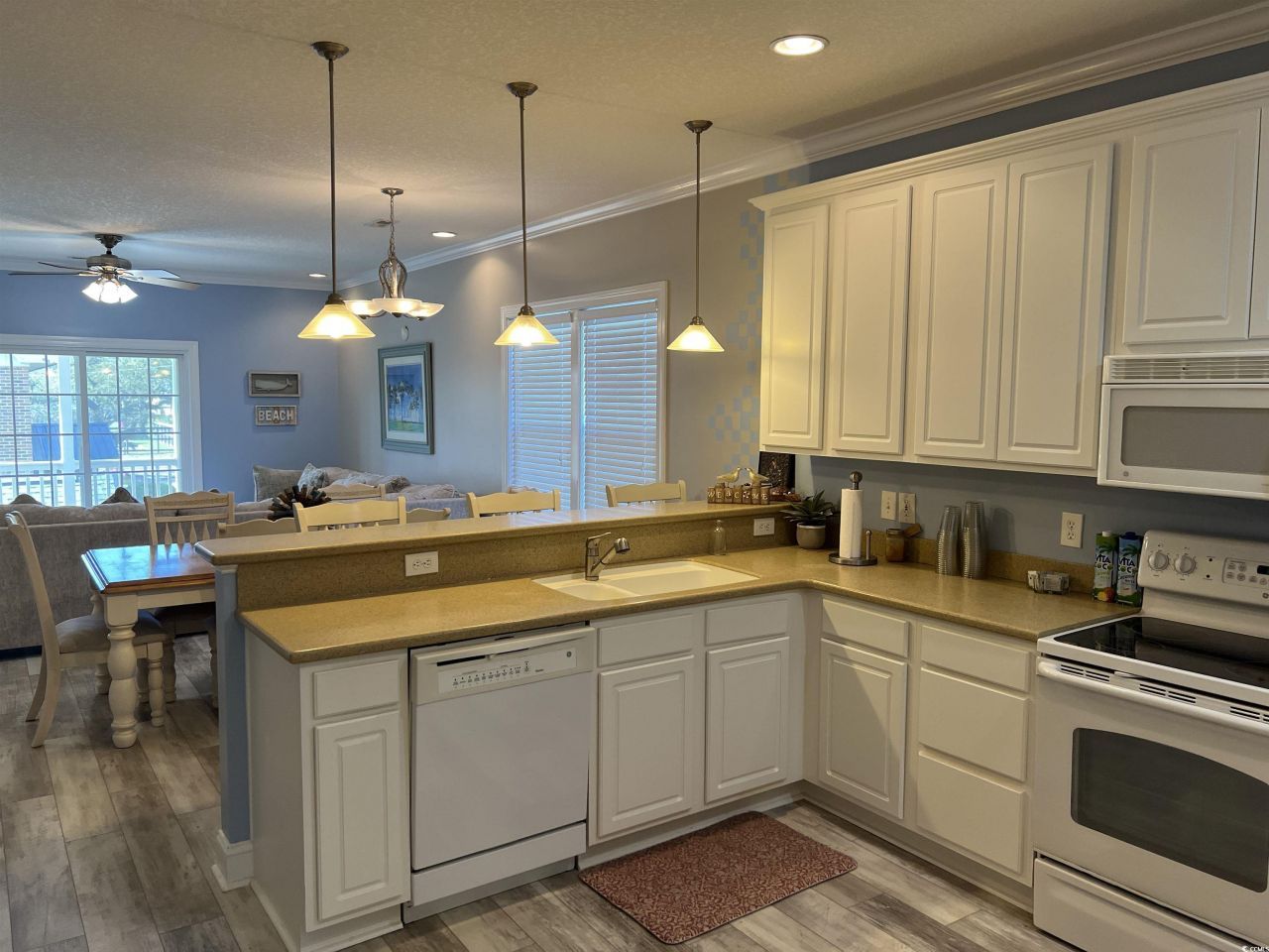 1516 Edge Dr. Photo 9