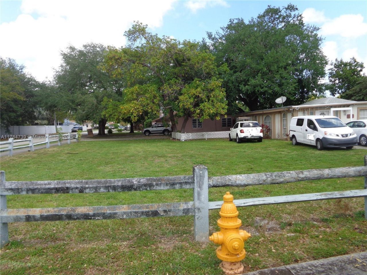 1385 NW 100th St, Miami, FL 33147 Photo