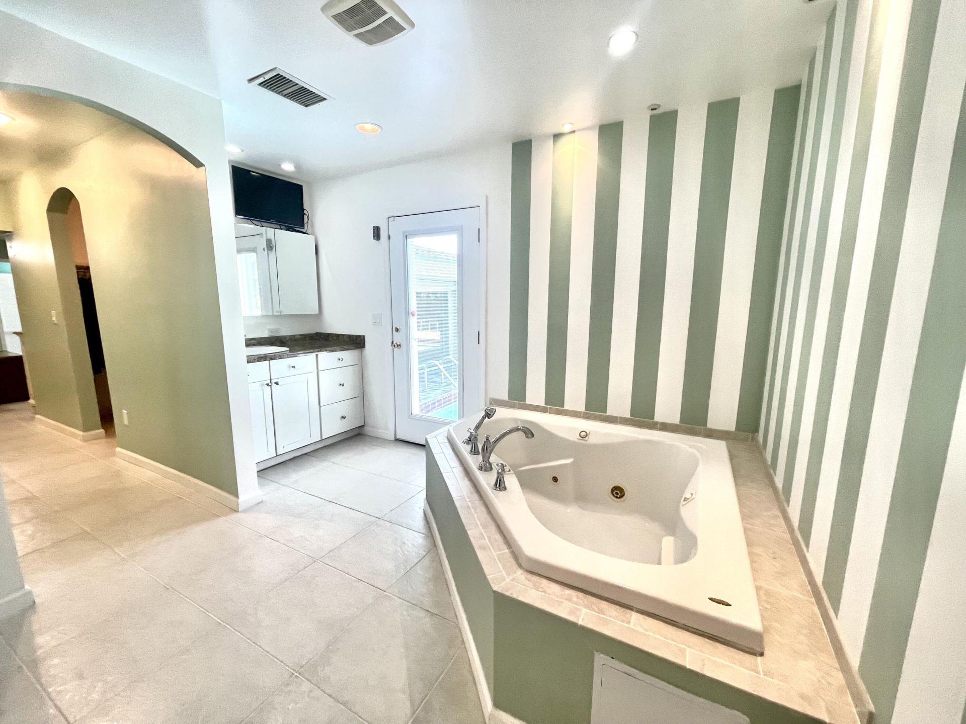 880 SE Degan Drive, Port Saint Lucie, FL 34983 Photo