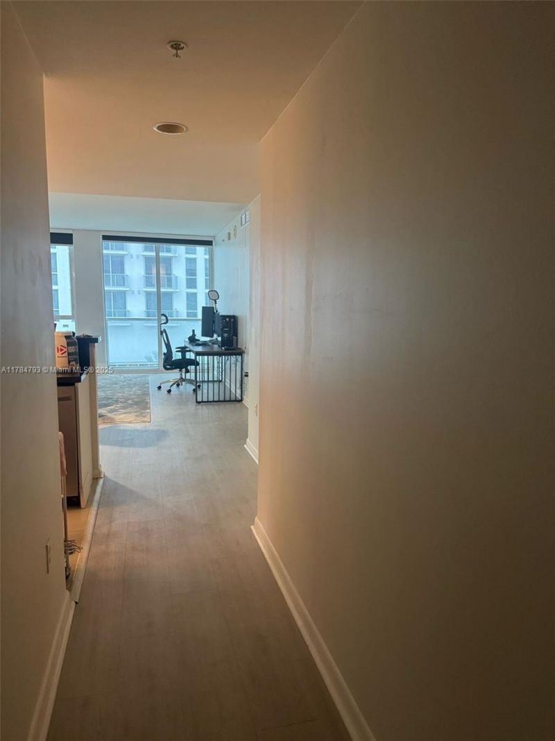 253 NE 2nd St, Unit 1406, Miami, FL 33132 Photo