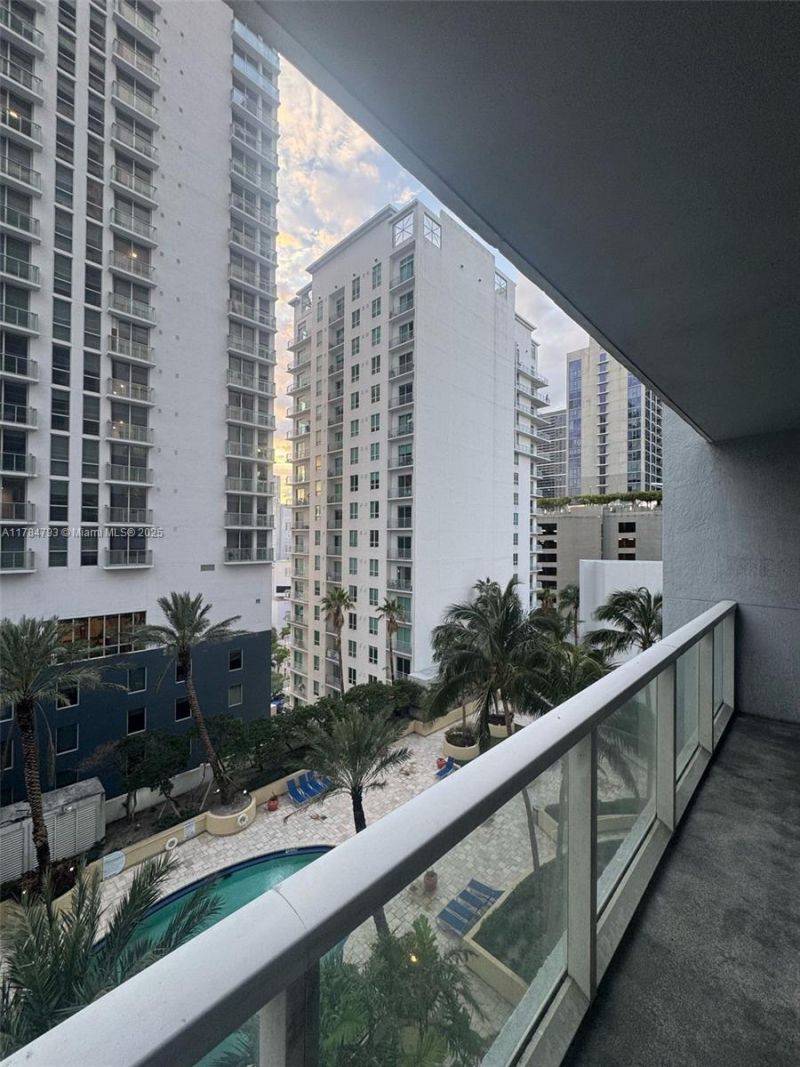 253 NE 2nd St, Unit 1406, Miami, FL 33132 Photo