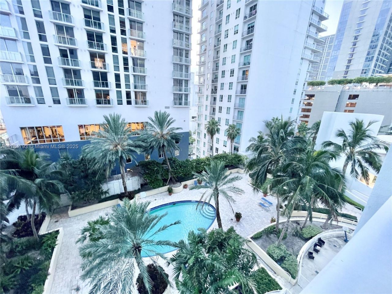 253 NE 2nd St, Unit 1406, Miami, FL 33132 Photo