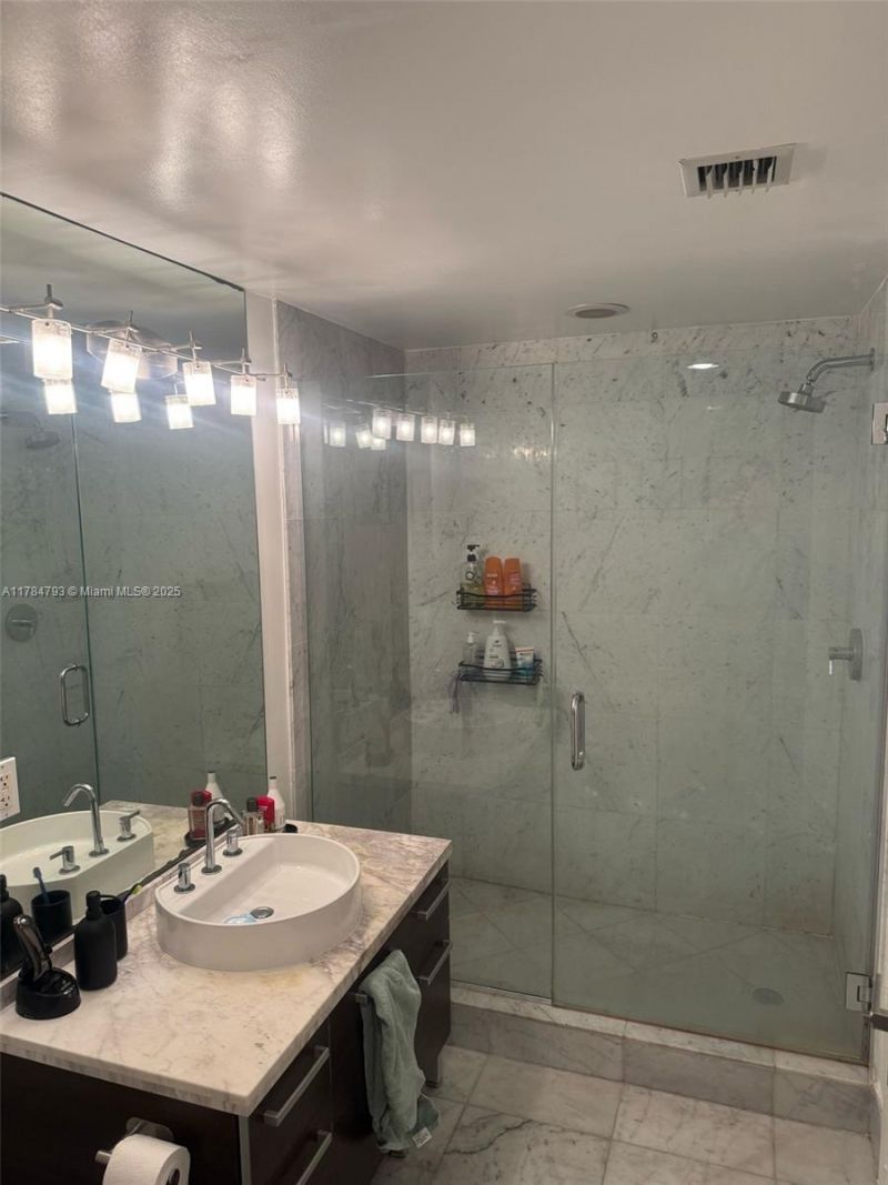 253 NE 2nd St, Unit 1406, Miami, FL 33132 Photo