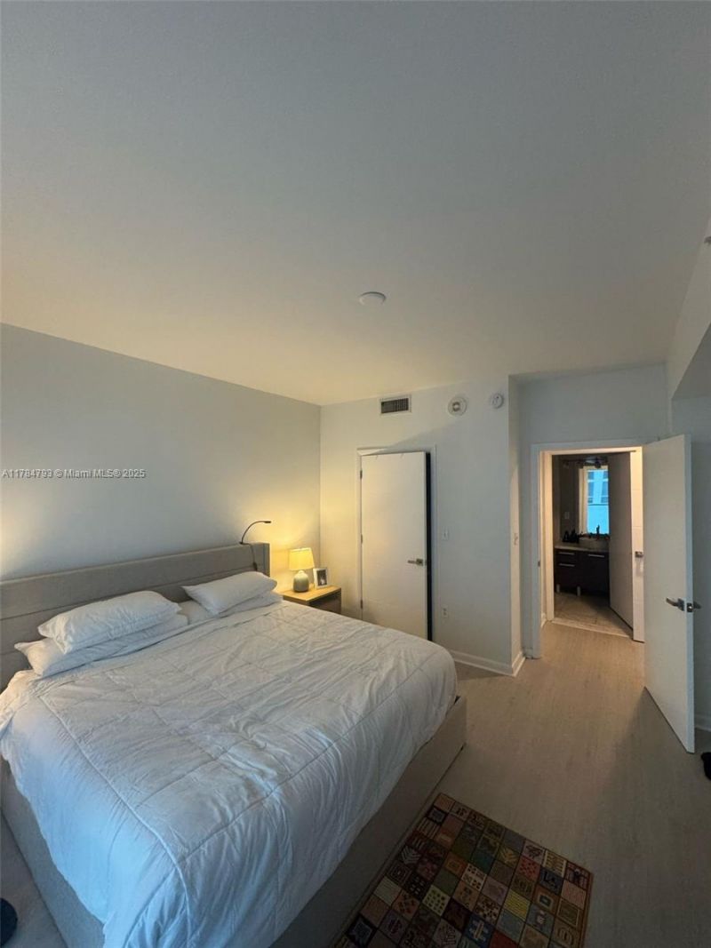 253 NE 2nd St, Unit 1406, Miami, FL 33132 Photo