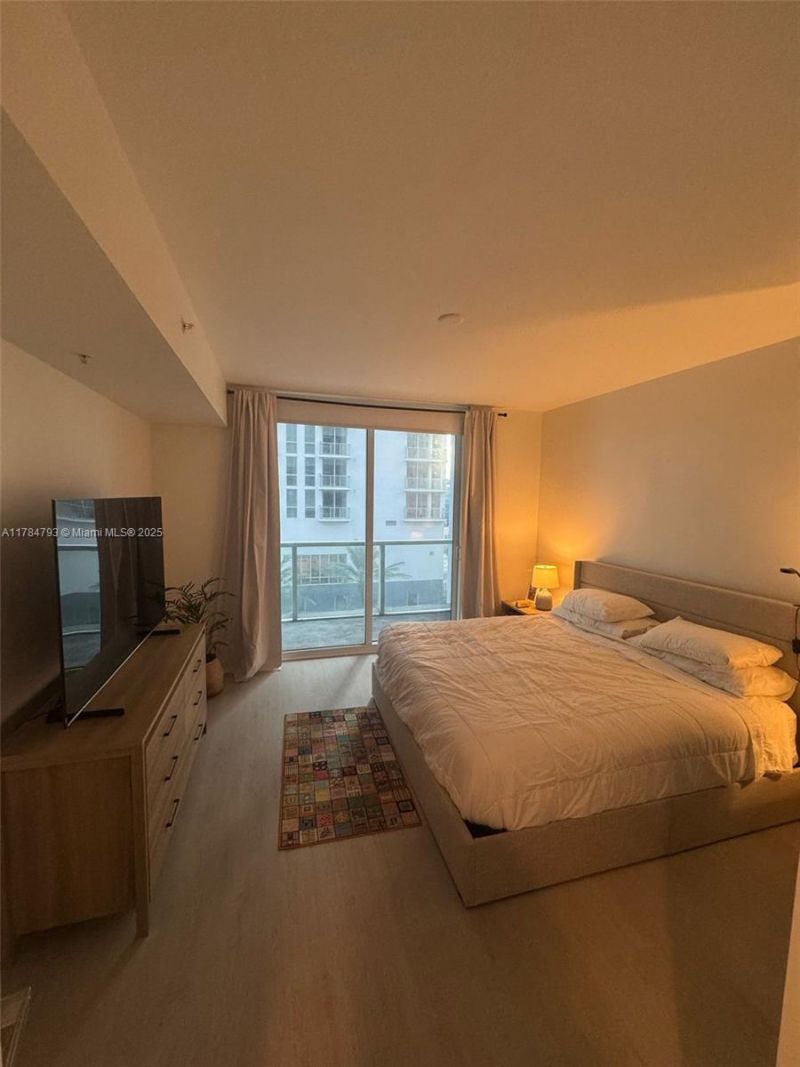 253 NE 2nd St, Unit 1406, Miami, FL 33132 Photo