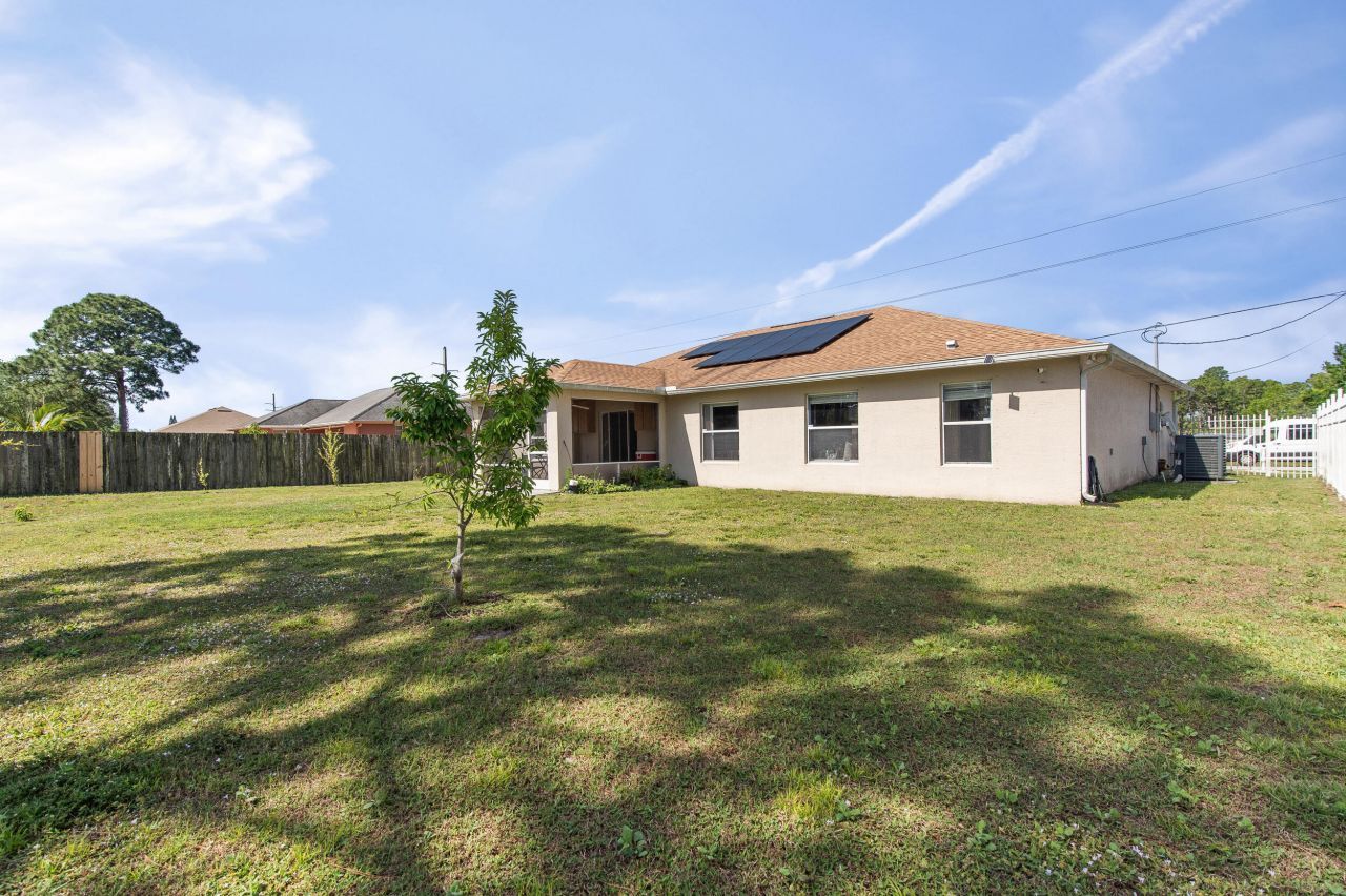 663 NW North Macedo Boulevard, Port Saint Lucie, FL 34983 Photo