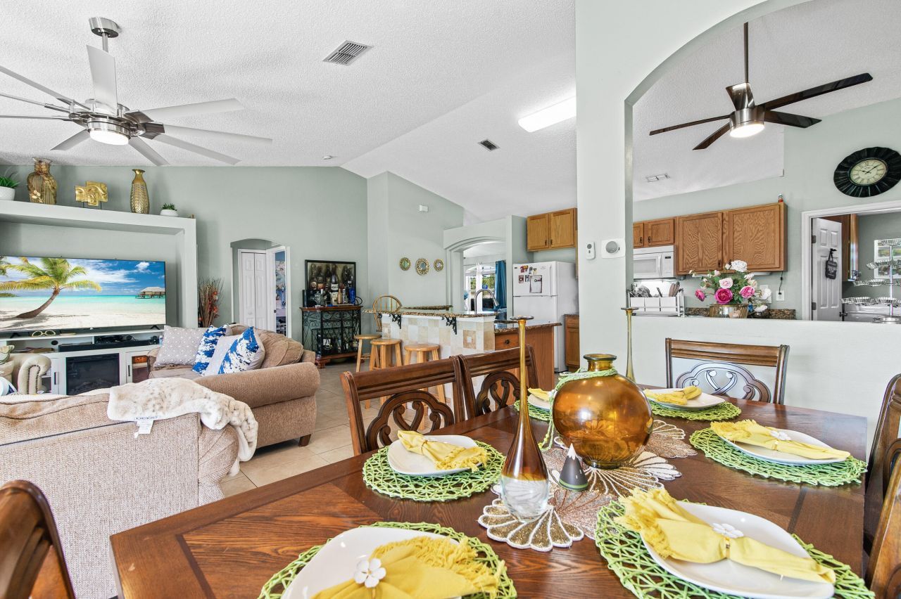 663 NW North Macedo Boulevard, Port Saint Lucie, FL 34983 Photo