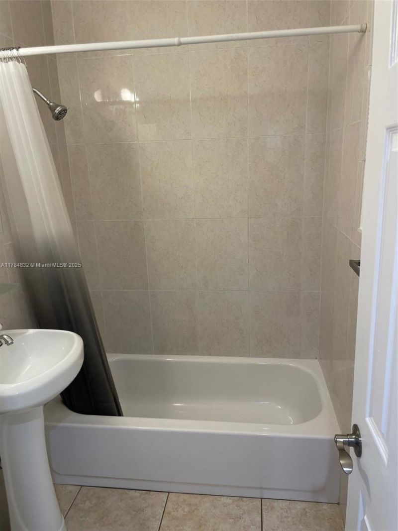 271 NW 57th Ct, Miami, FL 33126 Photo