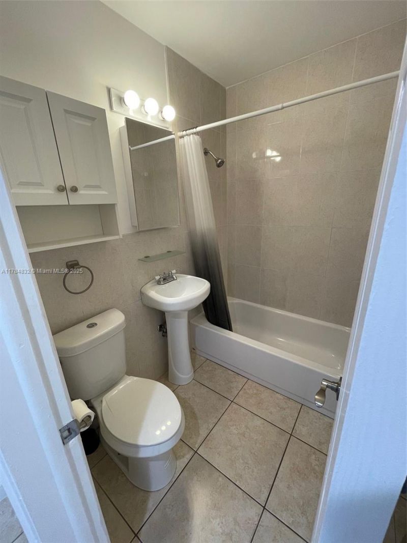 271 NW 57th Ct, Miami, FL 33126 Photo