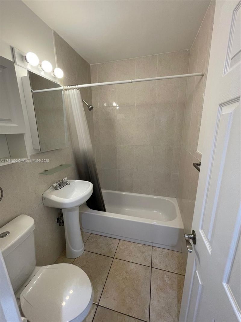 271 NW 57th Ct, Miami, FL 33126 Photo