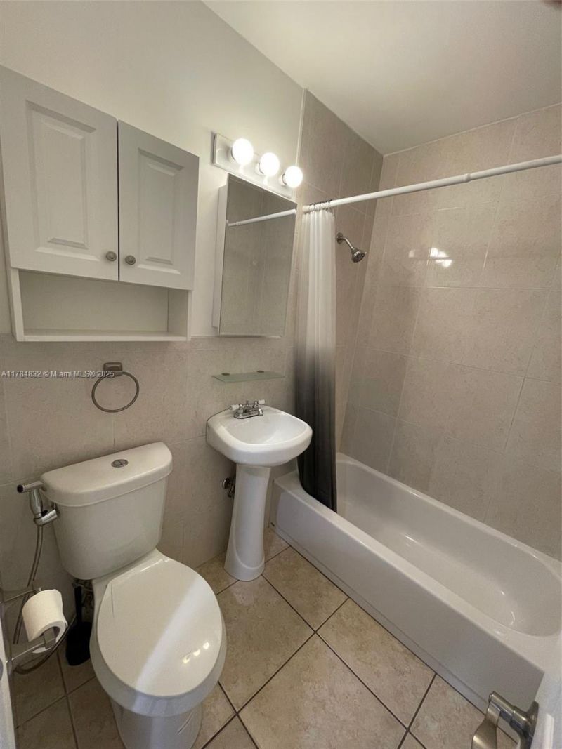 271 NW 57th Ct, Miami, FL 33126 Photo