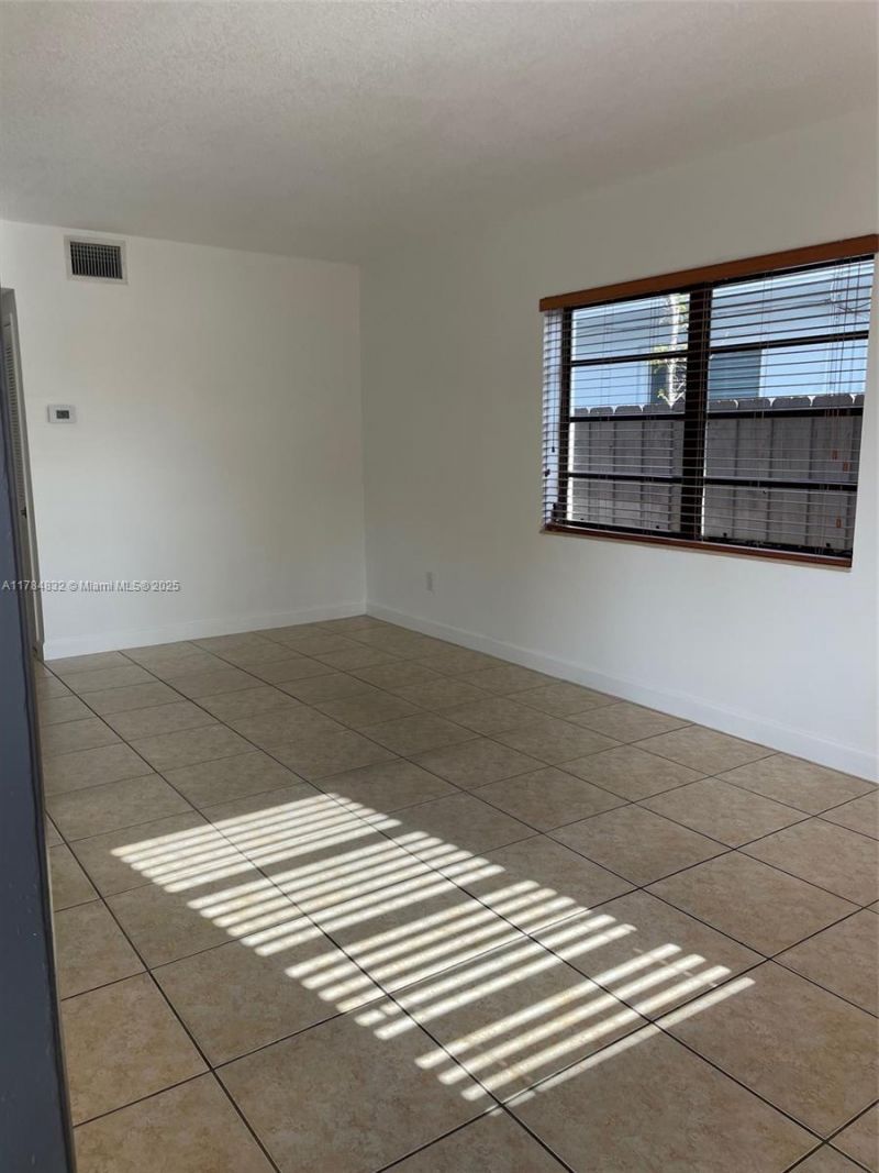 271 NW 57th Ct, Miami, FL 33126 Photo