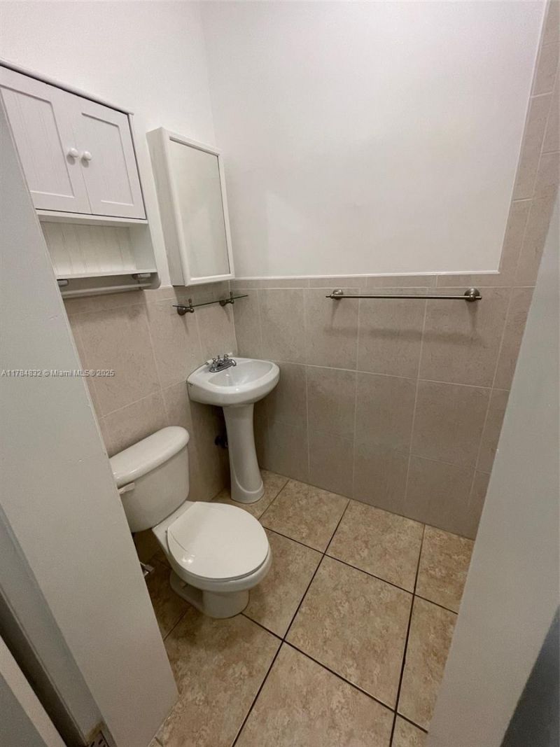 271 NW 57th Ct, Miami, FL 33126 Photo