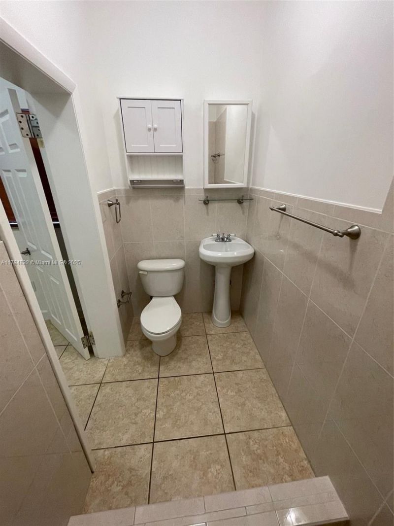 271 NW 57th Ct, Miami, FL 33126 Photo