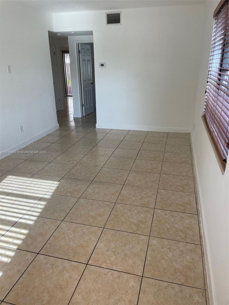 271 NW 57th Ct, Miami, FL 33126 Photo