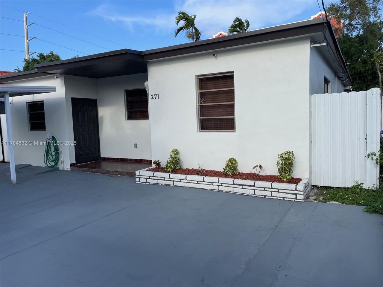 271 NW 57th Ct, Miami, FL 33126 Photo