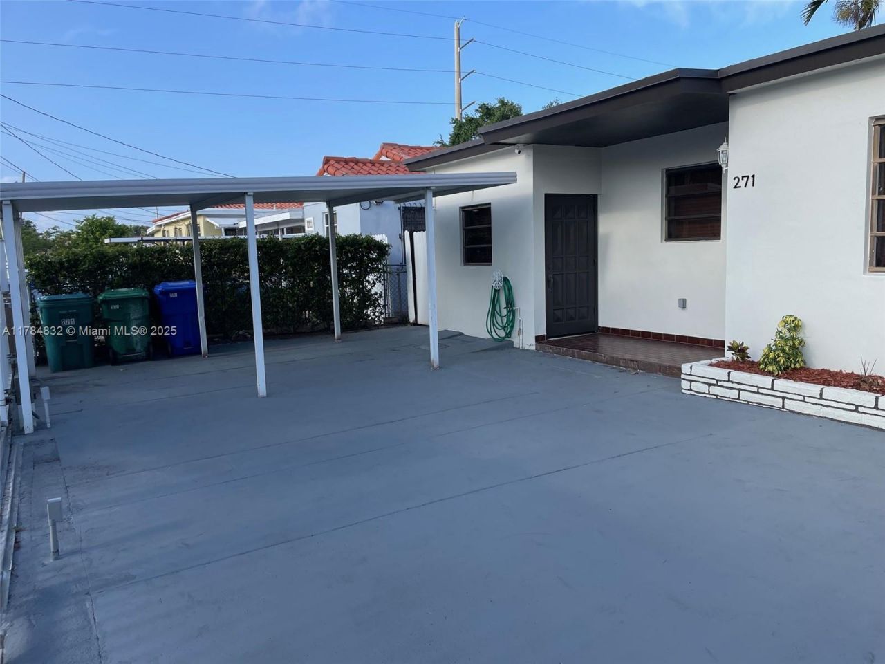 271 NW 57th Ct, Miami, FL 33126 Photo