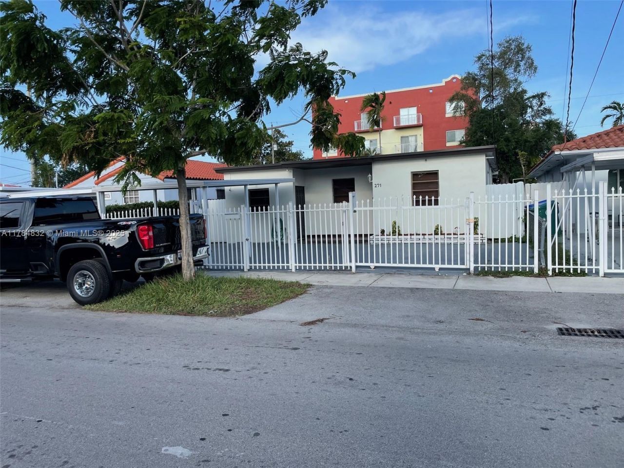 271 NW 57th Ct, Miami, FL 33126 Photo