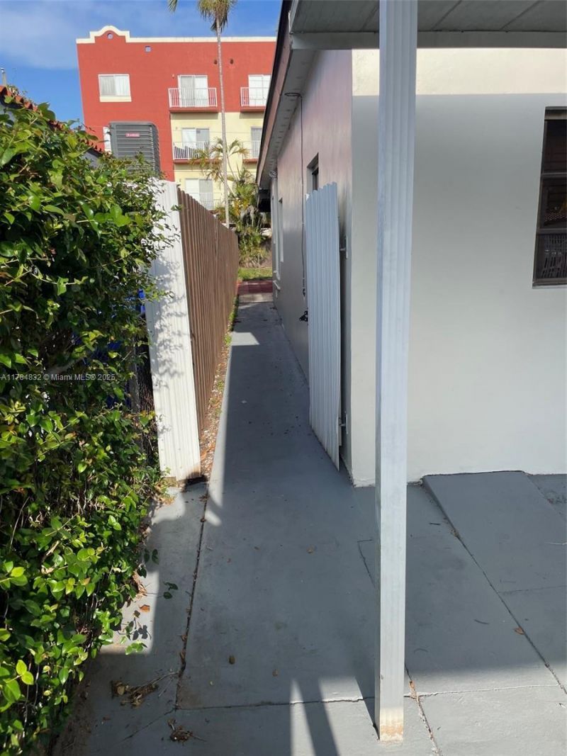 271 NW 57th Ct, Miami, FL 33126 Photo