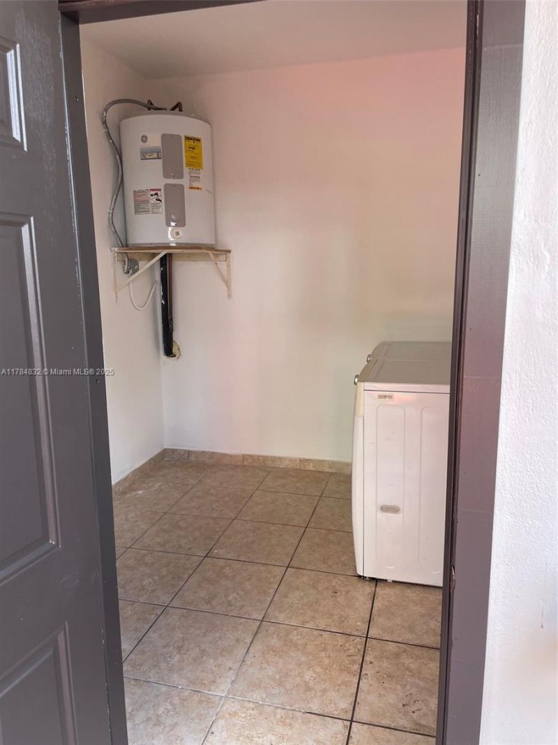 271 NW 57th Ct, Miami, FL 33126 Photo