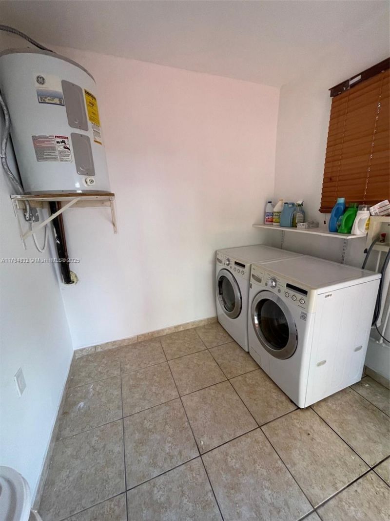 271 NW 57th Ct, Miami, FL 33126 Photo