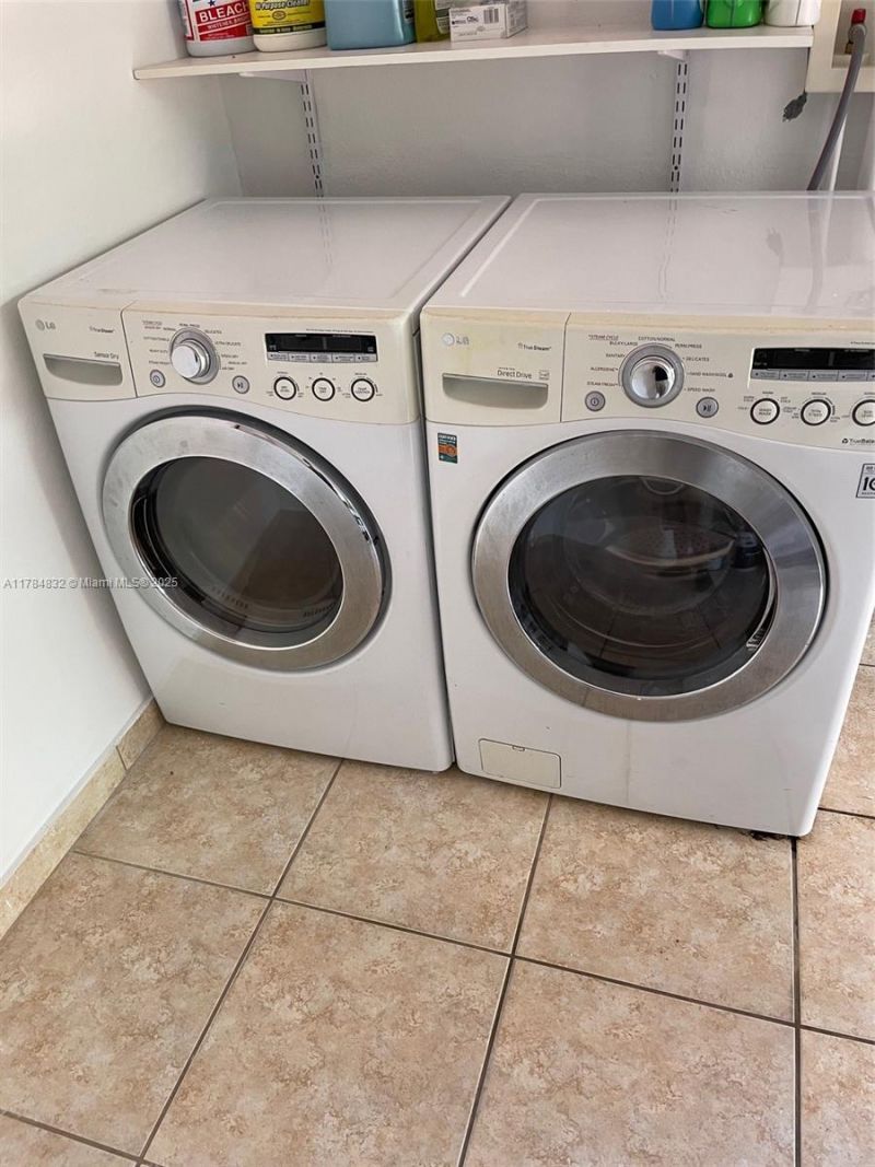 271 NW 57th Ct, Miami, FL 33126 Photo