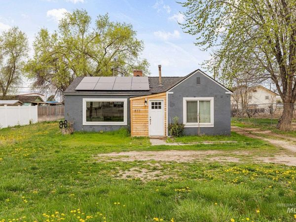 417 Randolph Ave, Melba, ID 83641