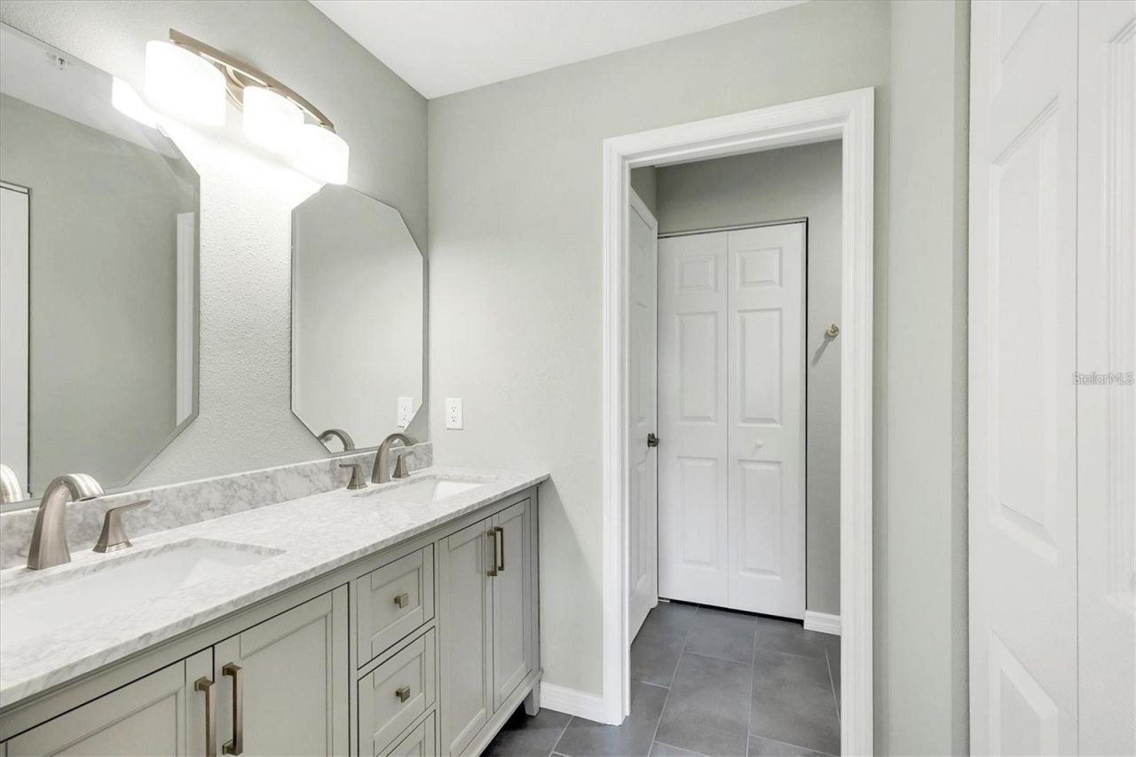 809 Montrose Drive, Unit 203, Venice, FL 34293 Photo