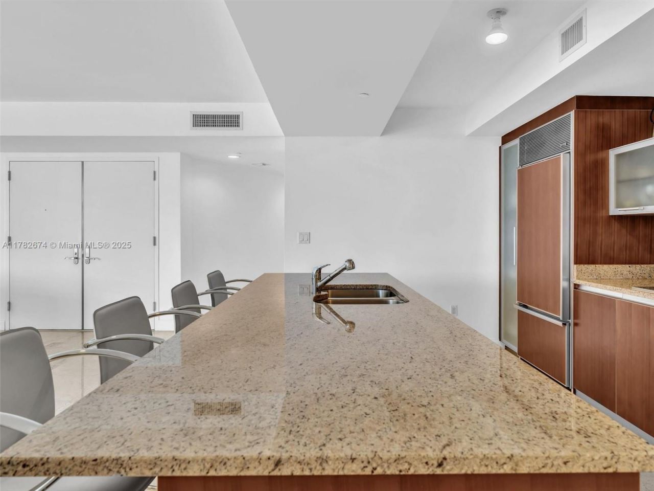 17201 Collins Ave, Unit 704, Sunny Isles Beach, FL 33160 Photo