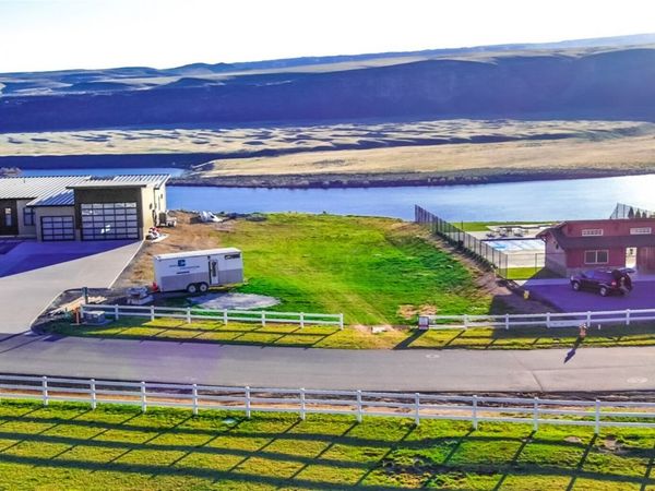 9725 Ridgeview Drive NW, Quincy, WA 98848