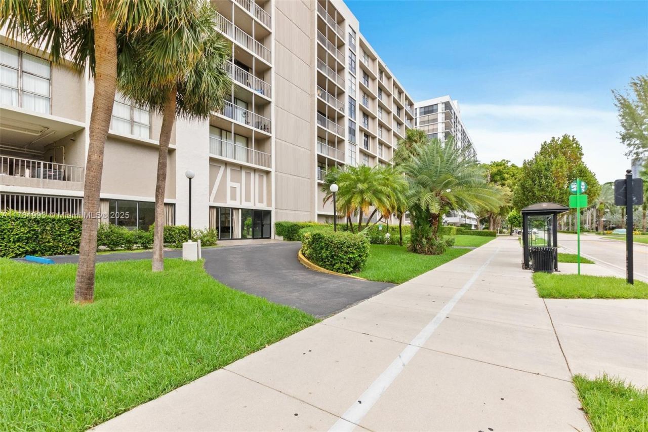 17600 N Bay Rd, Unit N701, Sunny Isles Beach, FL 33160 Photo