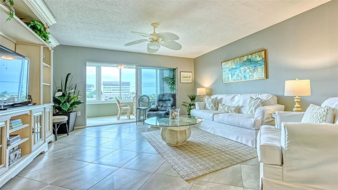 1200 E Peppertree Lane, Unit 305, Sarasota, FL 34242 Photo