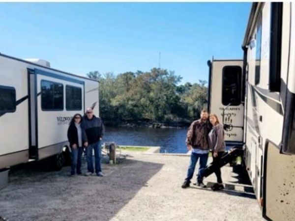 914 S RIVERSIDE DRIVE, STEINHATCHEE, FL 32359