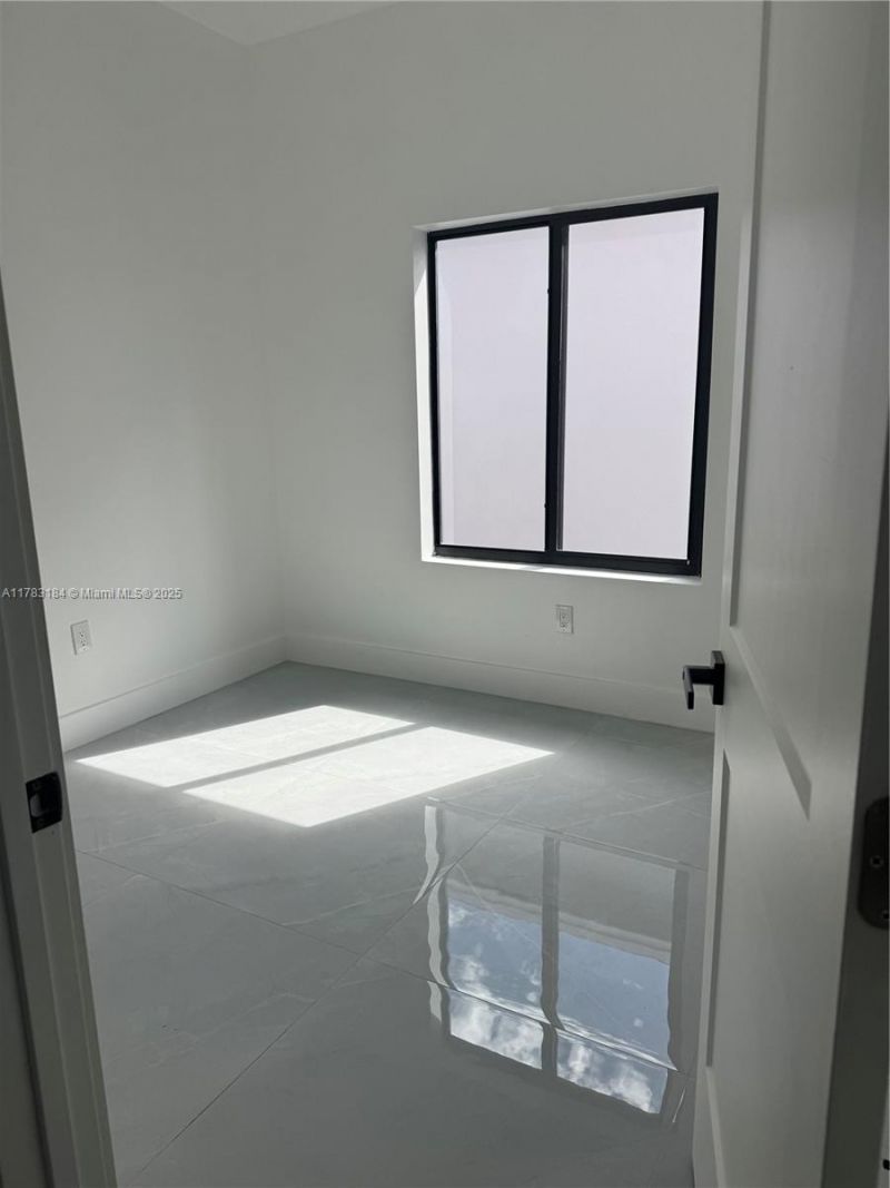 2970 NW 45, Miami, FL 33142 Photo