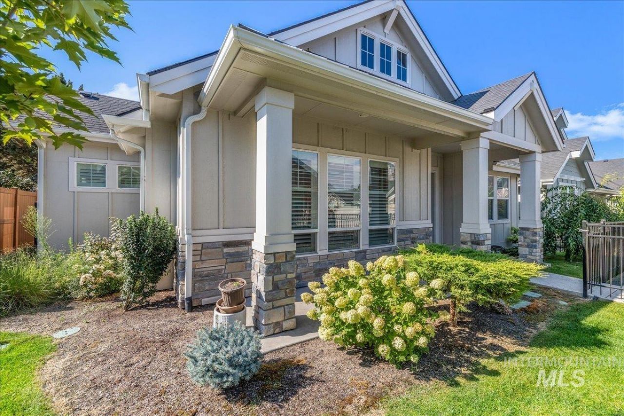 2574 E Maddy Ln, Meridian, ID 83646 Main Photo