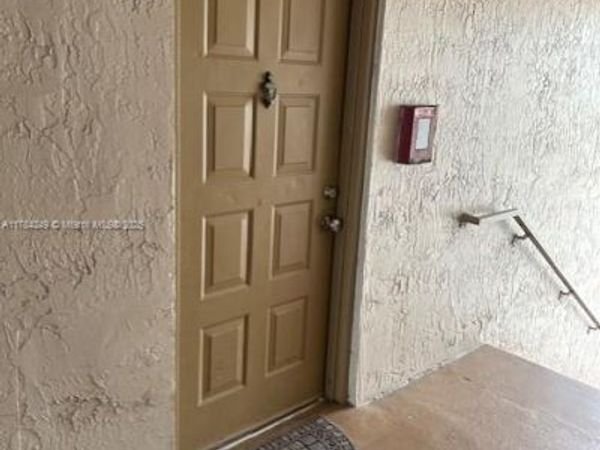 15201 SW 80 STREET, Unit 302, Miami, FL 33193